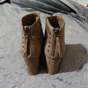 Brown suede booties 🚭🚫🐱